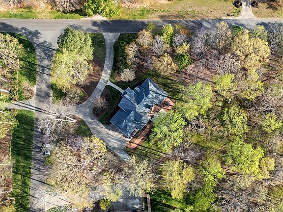 4th image of 527 Grand Oak Dr