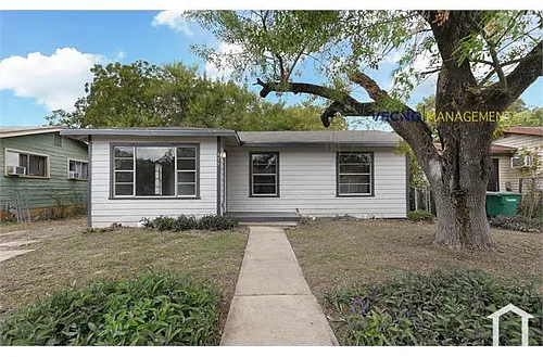 435 W Bedford Ave Photo 1