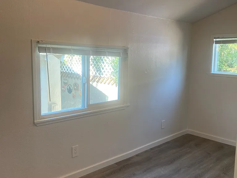 18014 Riverside Dr #4 — Photo 3