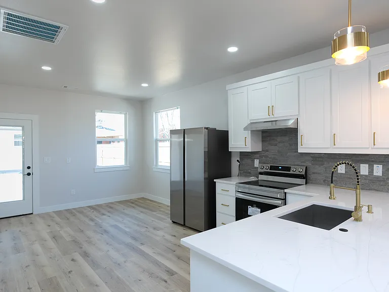 2231 Denison St — Photo 5