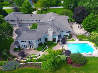 1877 Banbury Rd, Inverness, IL 60067