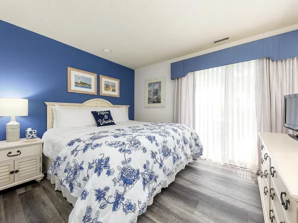 5682 Creeks Xing #5682, Williamsburg, MI 49690