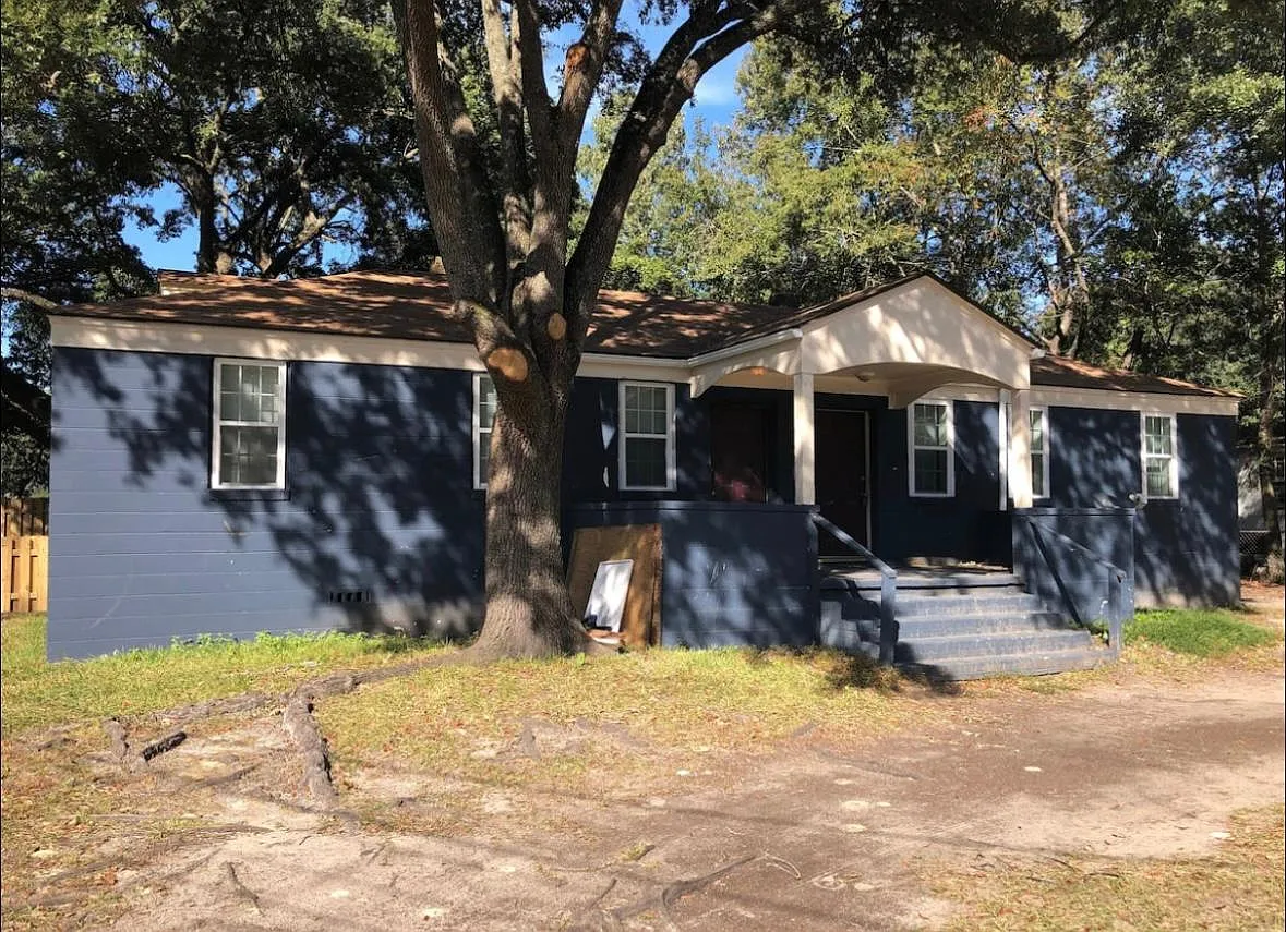 2 bed, $1,800 — Photo 1
