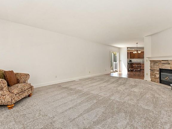 4th image of 815 Avenue E