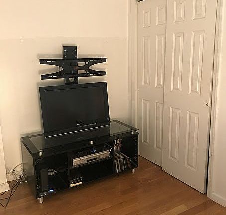 3rd image of 158 Bedford Ave APT 3R