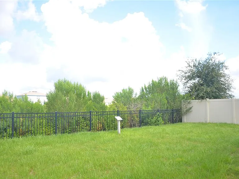 511 Noble Ave — Photo 18