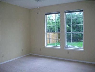 3rd image of 2320 Columbia Dr