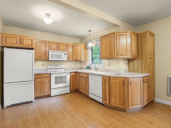 2nd image of 137 Sumner St