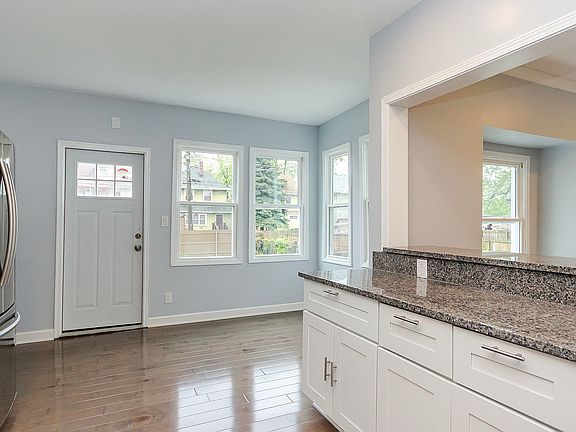3rd image of 127 N Lockwood Ave