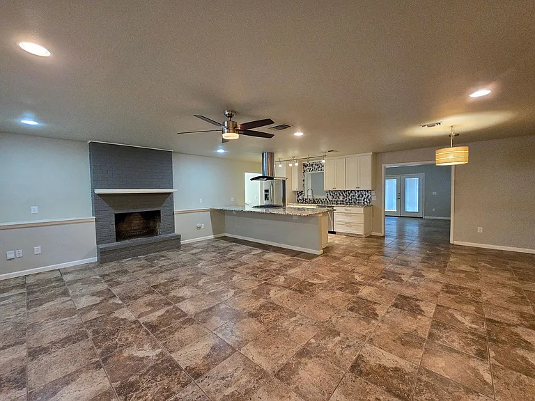 1360 Poppy Ln — Photo 4