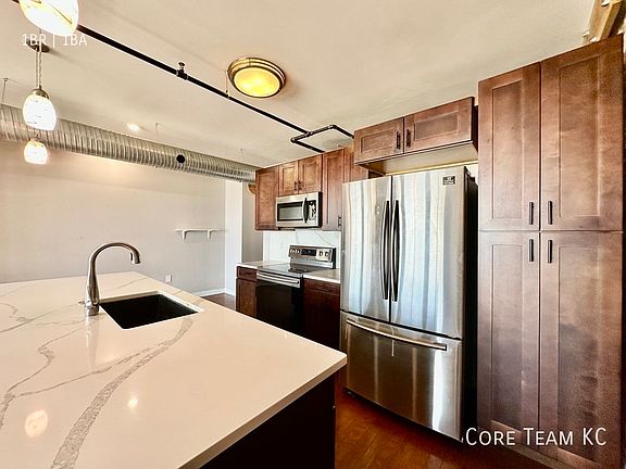 4th image of 1223 Union Ave #403