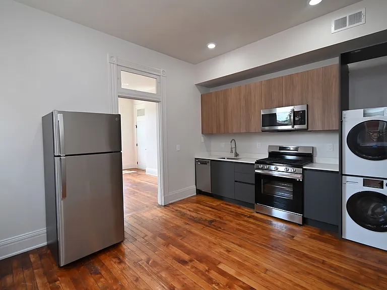 709 Columbia St #4 — Photo 4
