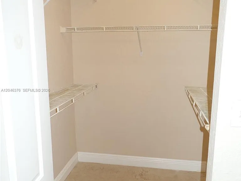2811 N Oakland Forest Dr #205 — Photo 9