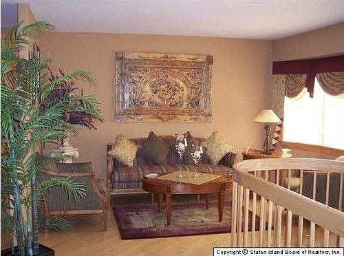 4th image of 150 Merrymount St