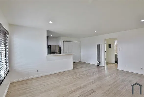 2 bed, 900 sqft, $2,350 — Photo 2