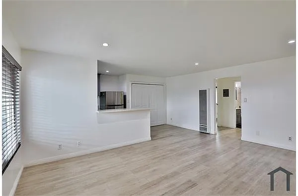 Building Photo - 1881 W Jefferson Blvd #204