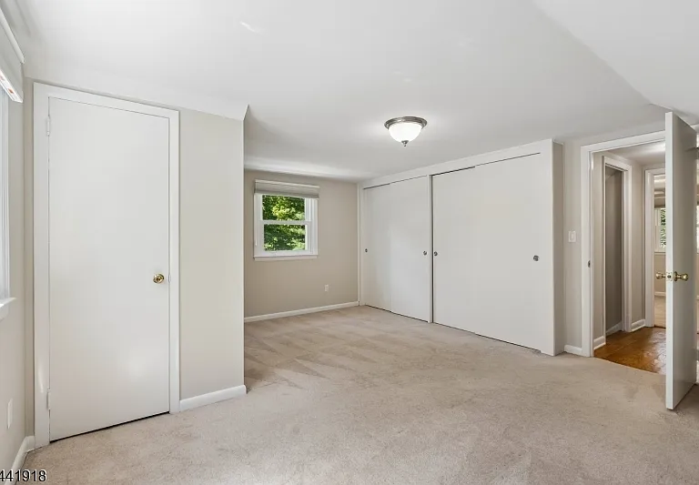 124 Holmes Oval — Photo 14