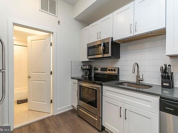3rd image of 2817 W Girard Ave #1F