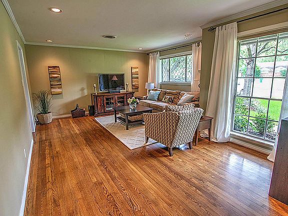 Cool tones with lots of natural light in the main living area. Gorgeous hardwood flooring.