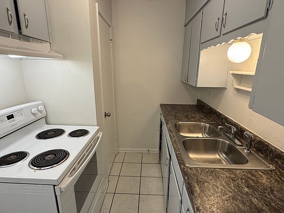 5th image of 605 Sunset Ln APT D
