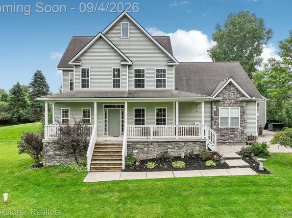 2633 Groveland Rd, Ortonville, MI 48462