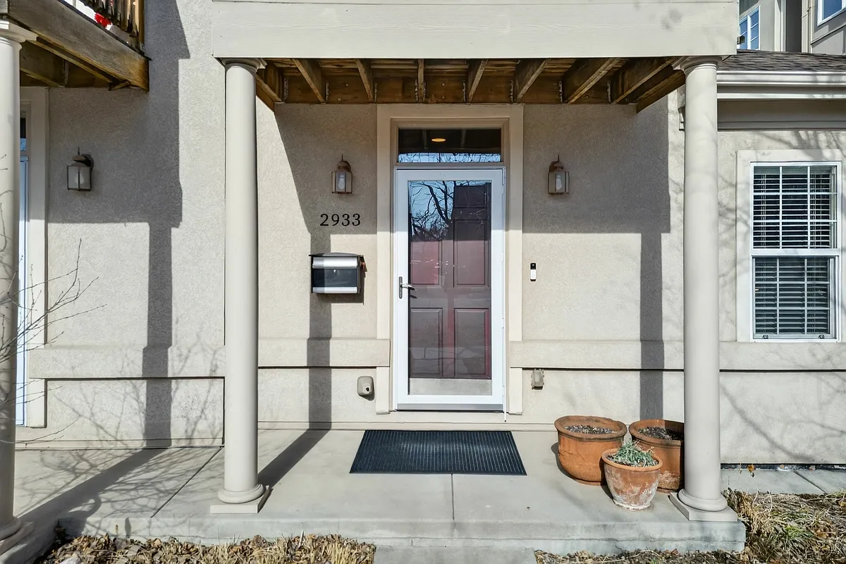 Building Photo - 2933 Lawrence St