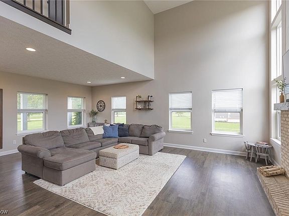 3rd image of 7733 Heritage Way