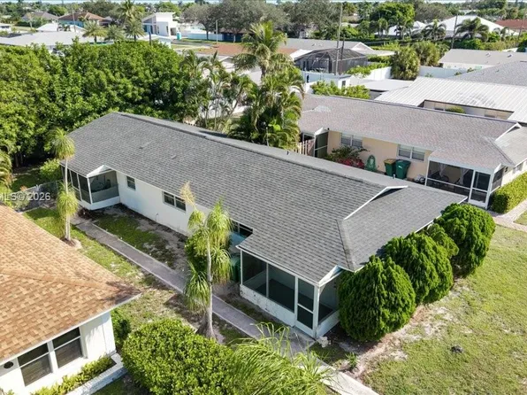 681/683 95th Ave N, Naples, FL 34108