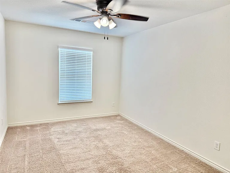521 Locksley Cv — Photo 7
