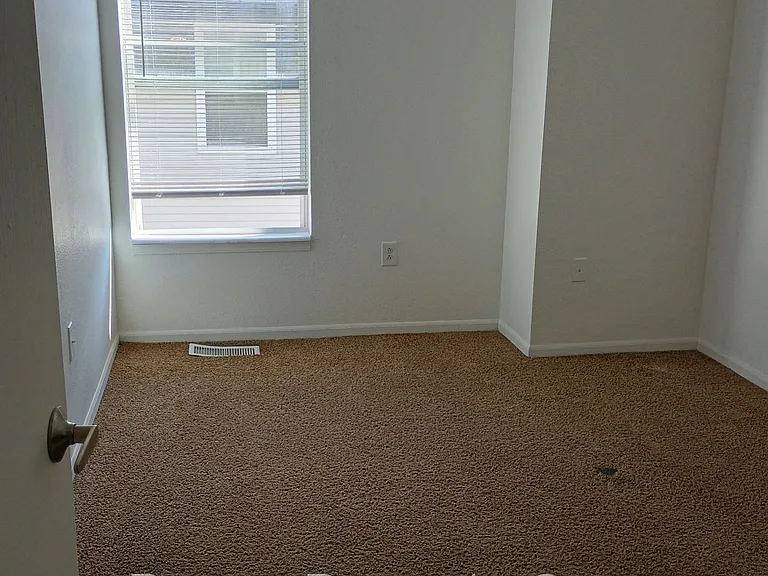 914 E Bancroft St — Photo 16