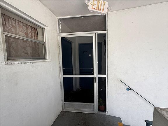 2nd image of 19051 NE 2nd Ave APT 1517
