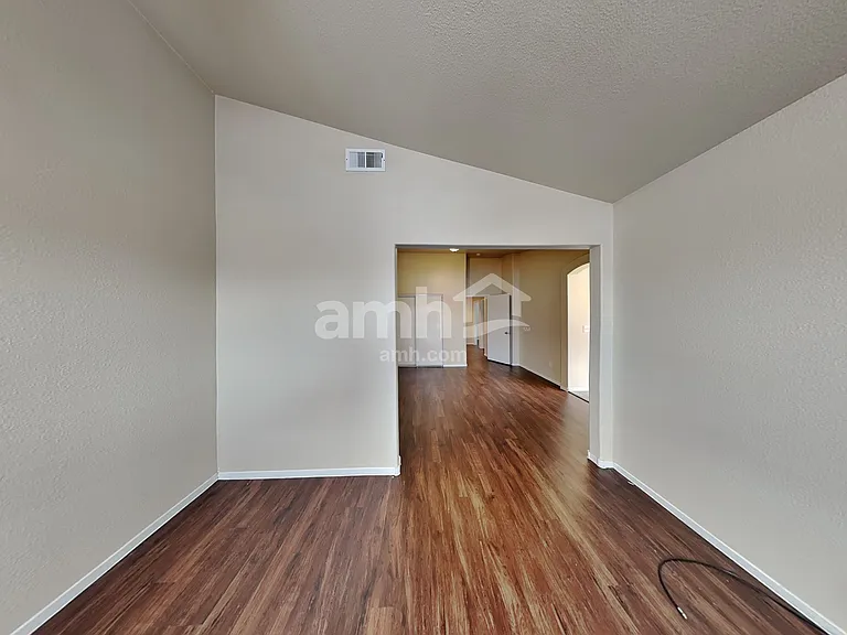710 Breezy Ridge Dr — Photo 9
