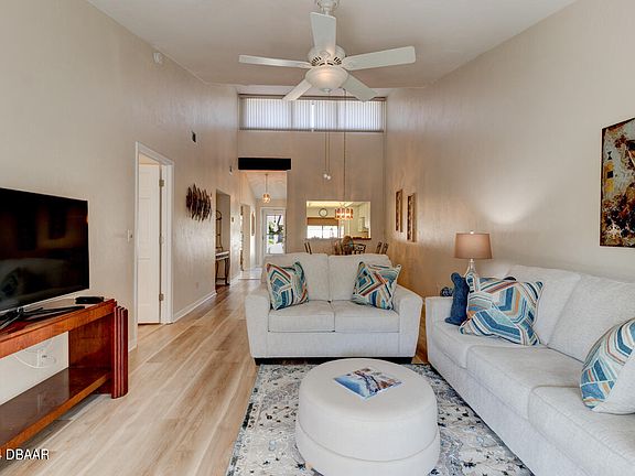 4th image of 1207 Charter Oaks Cir