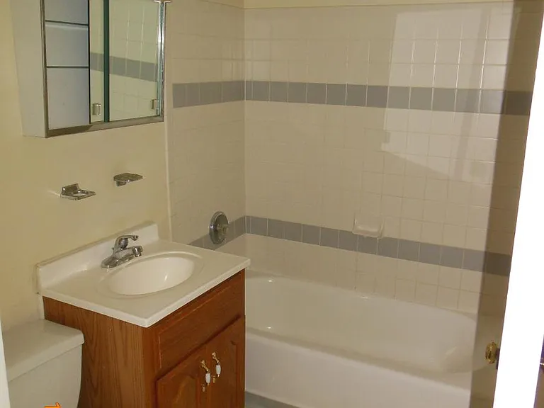 12215 Ashbury Ave — Photo 6