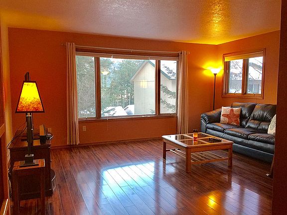 5th image of 2622 John St