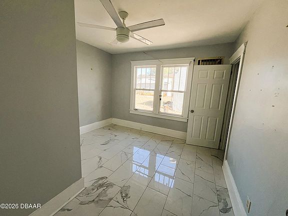 3rd image of 318 Hobart Ave