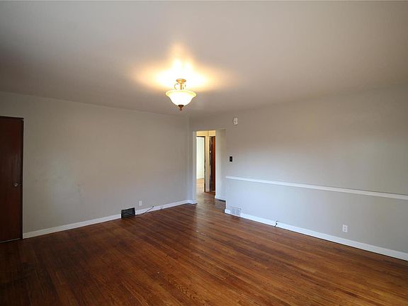 5th image of 2121 Lindell Blvd