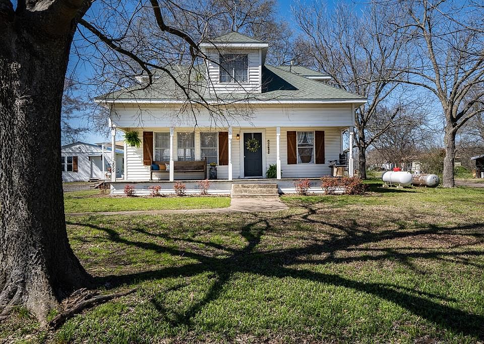 1st image of 2859 Forest Ave