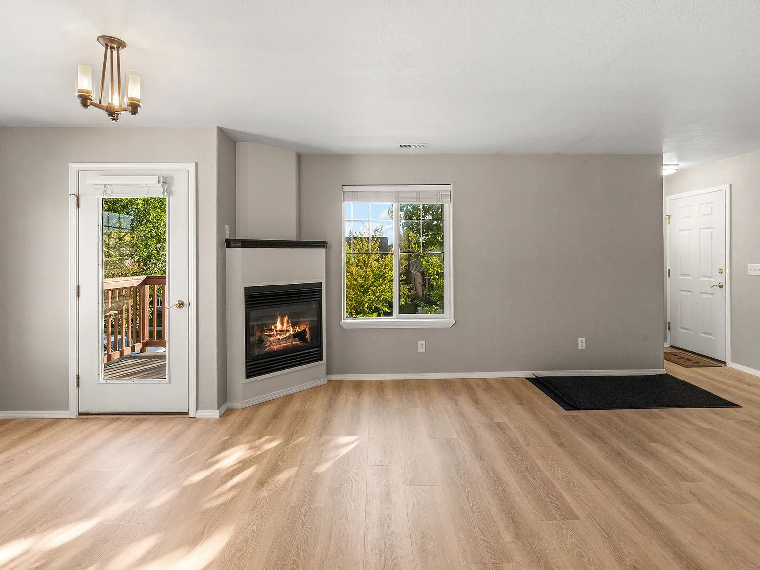 825 Forestglen Dr, - Unit... — Photo 2