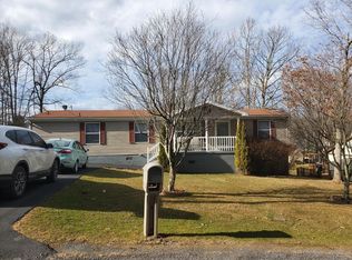 253 Canterbury Dr, Shady Spring, WV 25918