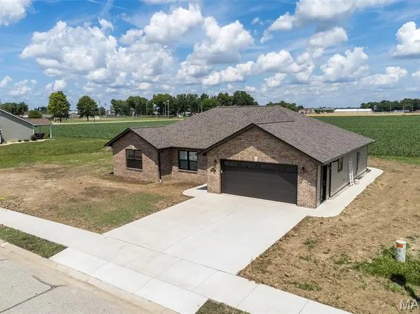 2724 Pineview Dr, Highland, IL 62249