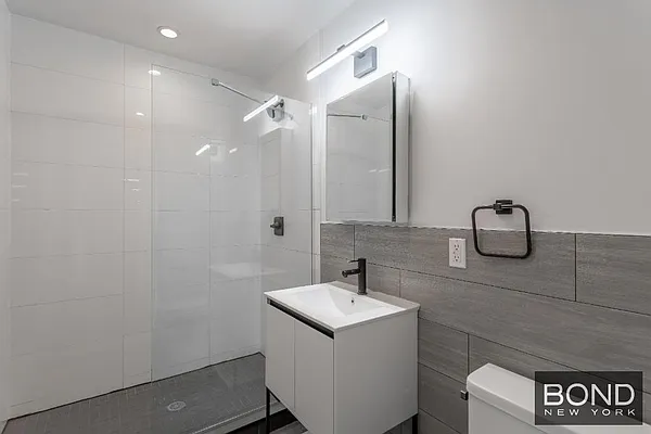 Rented by Bond New York | media 23