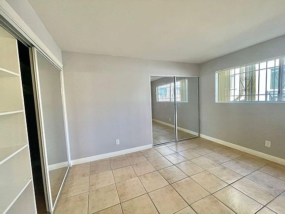 3rd image of 442 S Mariposa Ave