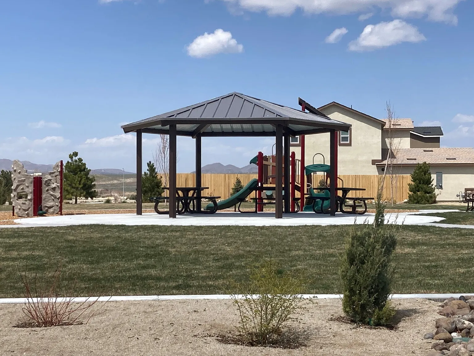 3 bed, 2.5 bath, 1710 sqft, $2,795 — Photo 2