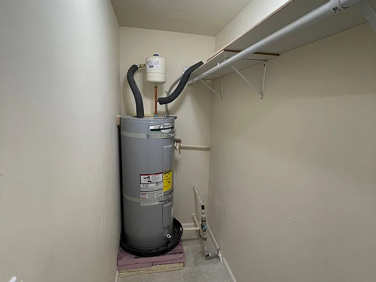 5790 Roosevelt Way NE — Photo 22