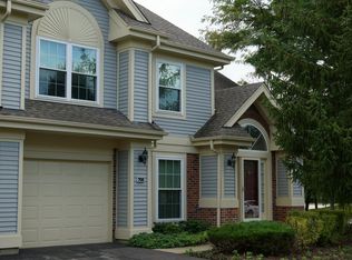 706 Deep Wood Ct, Elk Grove Village, IL 60007