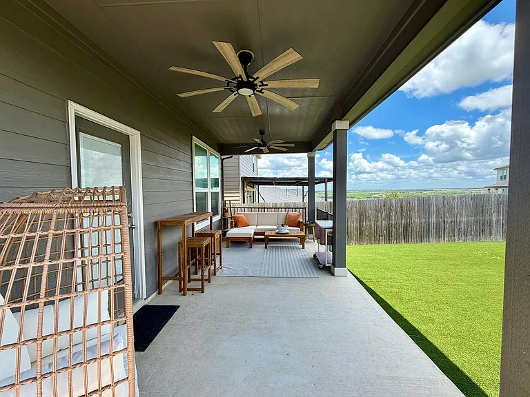 5024 Galvan Mnr — Photo 32