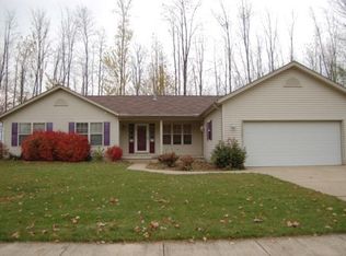 334 Oakdale Cir, Elyria, OH 44035