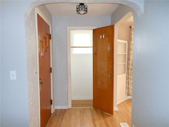 3rd image of 257 Cinnabar Rd