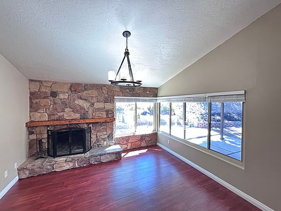 2nd image of 1313 Eagle Rock Ln